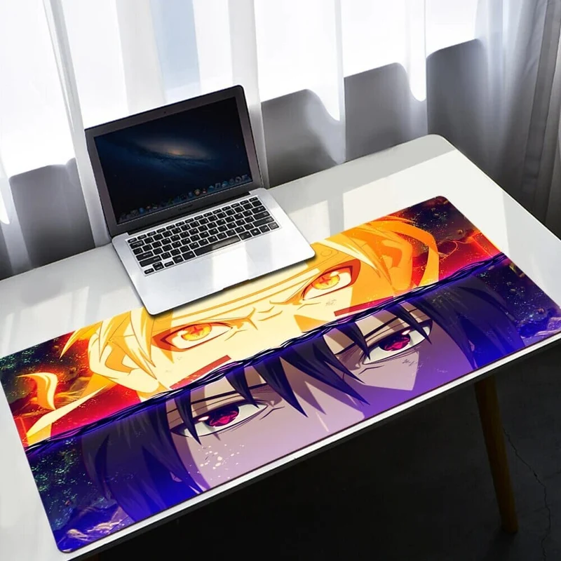 Tapis de souris Regard de Sasuke et Naruto