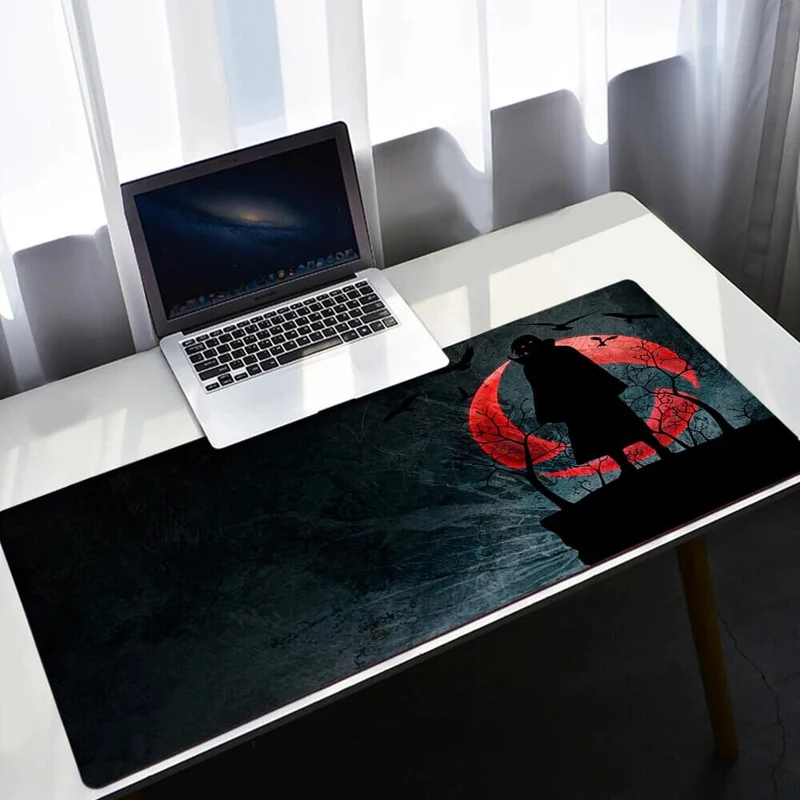 Tapis de souris Itachi dans l'ombre