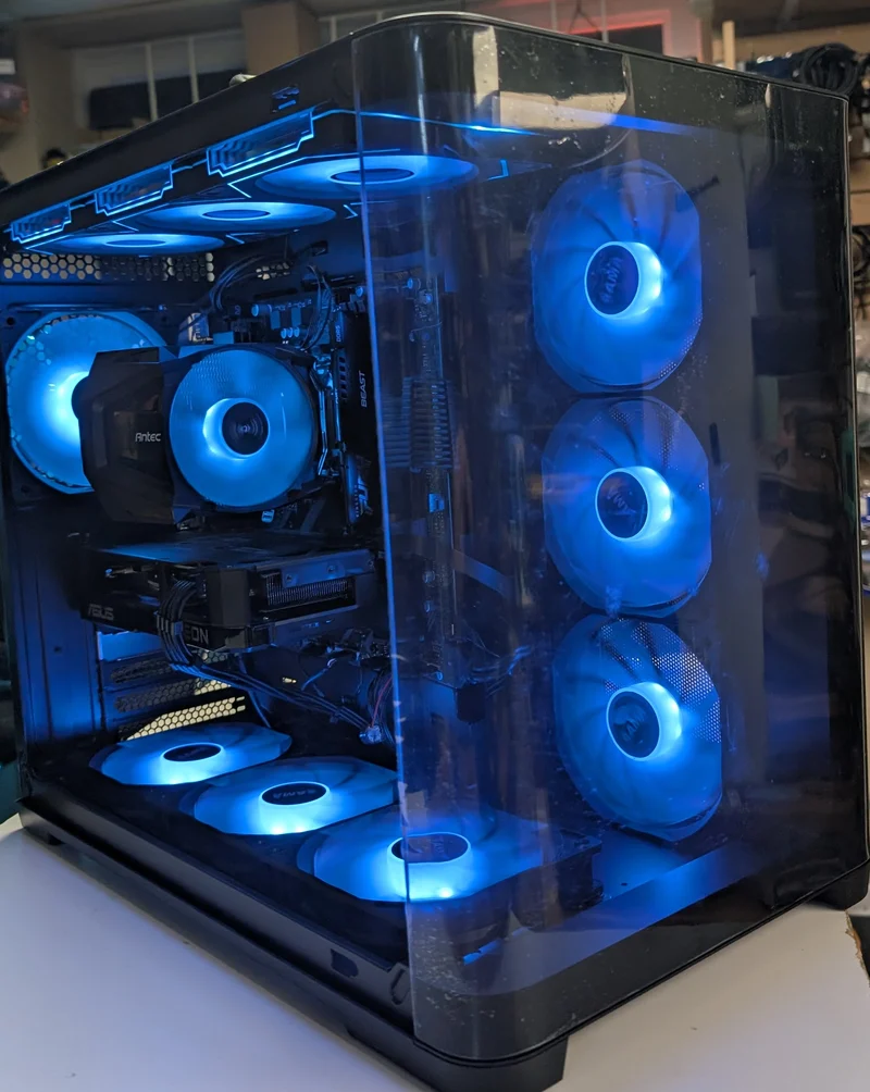 PC GAMING NEUF RX9060XT 16GB Ryzen 5 7600X 32GB DDR5 SSD 1TB NVMe HDD 2TB WiFi BT SAMA V60 Noir
