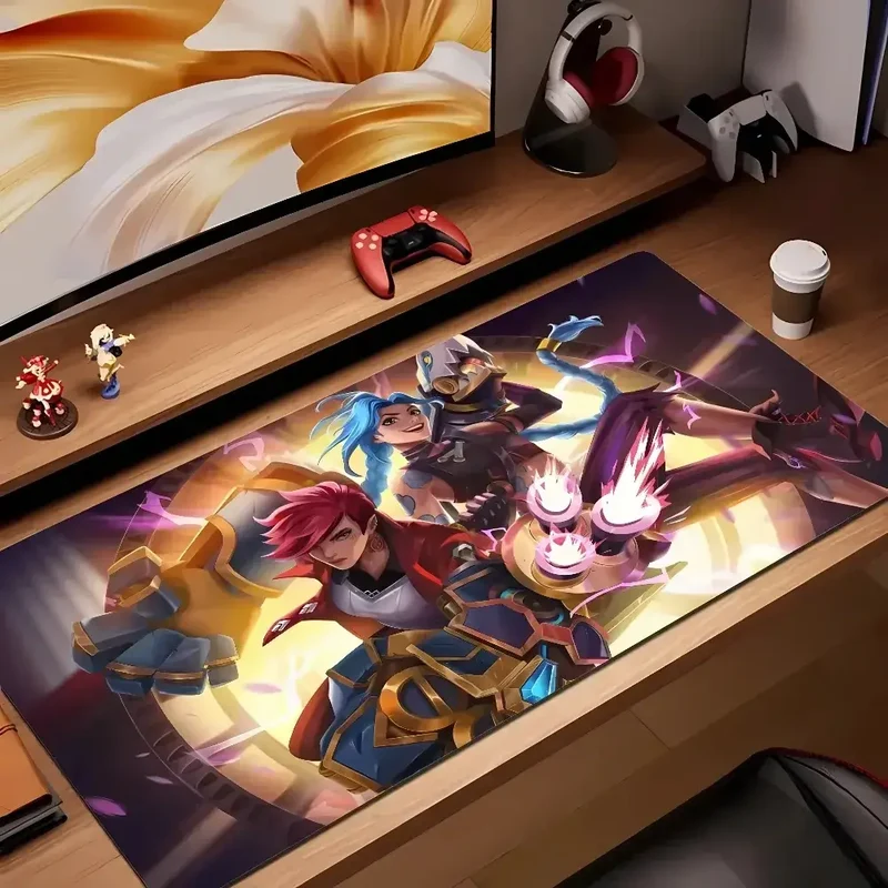 Vi & Jinx en action – Tapis de souris XXL Arcane pour setup gaming